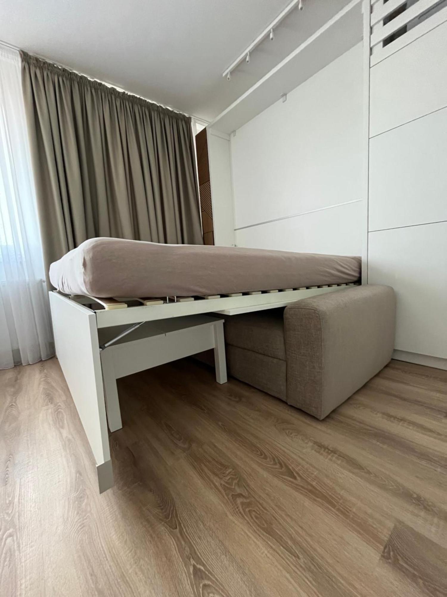Luxury Apartment *
