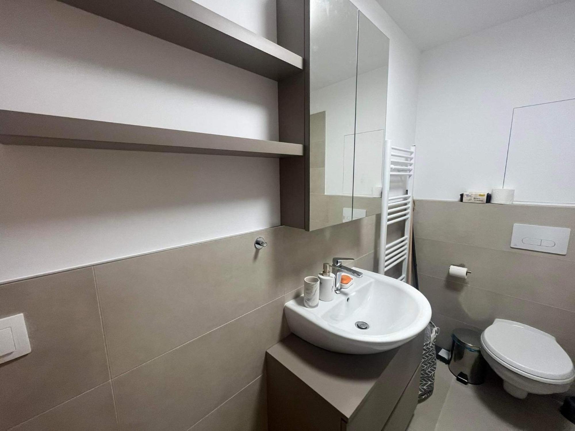 Luxury Apartment *